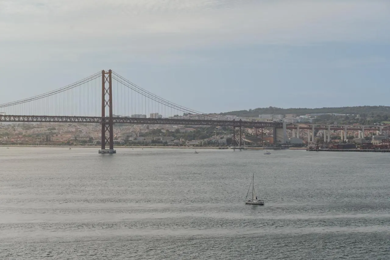 Almada Villa 0*,